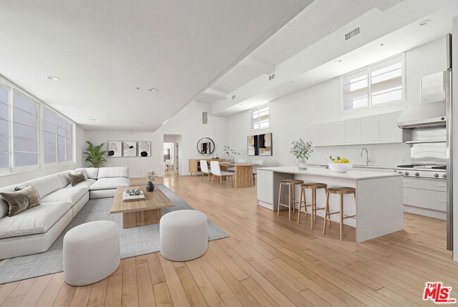 property at 2100 Abbot Kinney Blvd