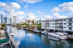 3716 NE 168th St in North Miami Beach, FL - Building Photo