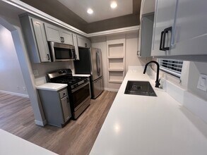 4623 Willis Ave, Unit 105 in Los Angeles, CA - Foto de edificio - Building Photo