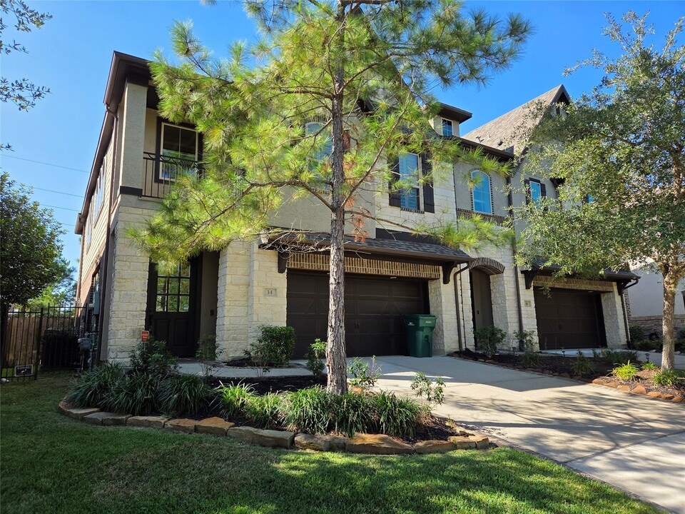 14 Jonquil Pl in Tomball, TX - Building Photo