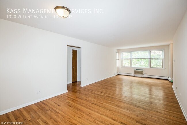 property at 1320 W Lunt Ave