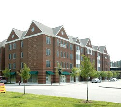 The Arbors at Port Warwick in Newport News, VA - Building Photo - Building Photo