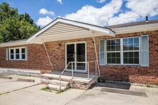 225 Lexington Rd, Unit A in Pleasant Hill, MO - Building Photo