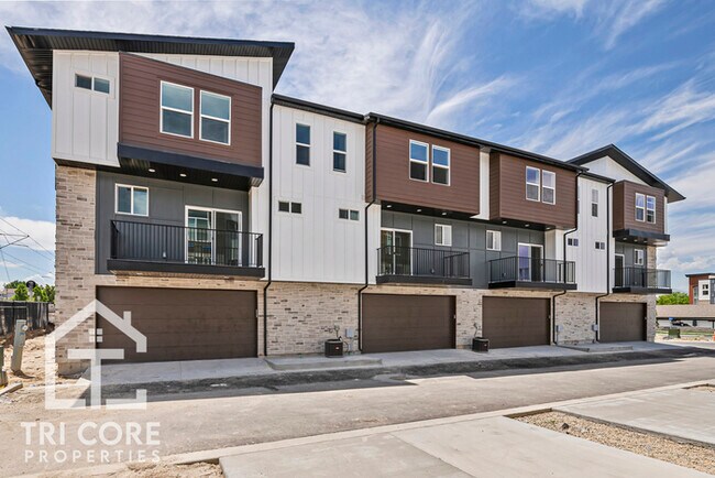 property at 142 E Lavalle Ct