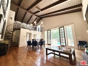 927 N Rexford Dr in Beverly Hills, CA - Building Photo - Building Photo