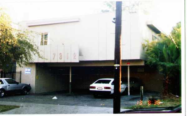 7312 INDEPENDENCE AV in Canoga Park, CA - Building Photo - Building Photo