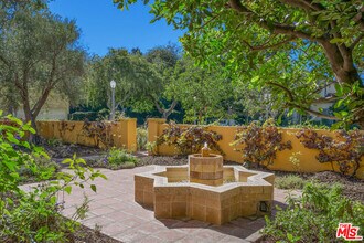 500 N Las Palmas Ave in Los Angeles, CA - Building Photo - Building Photo