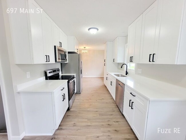 697 Main St in Circle Pines, MN - Building Photo - Building Photo