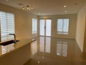 6415 NW 102nd Path in Doral, FL - Building Photo - Building Photo