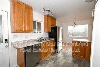 2211 Oak St in Prince George, BC - Building Photo - Building Photo