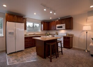 8305 5th Ave W in Everett, WA - Building Photo - Building Photo