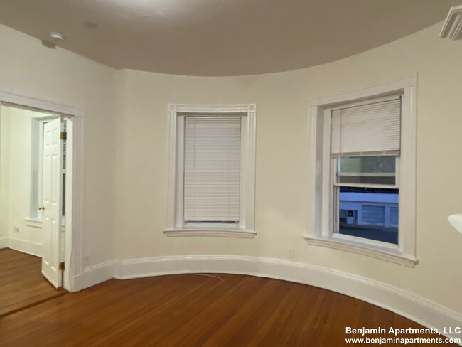 87 Brighton Ave, Unit 03 in Boston, MA - Foto de edificio - Building Photo