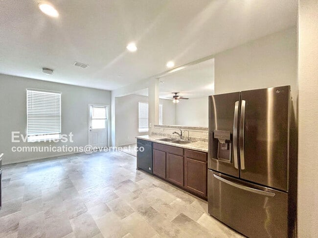 11951 Sitio Plains in San Antonio, TX - Building Photo - Building Photo
