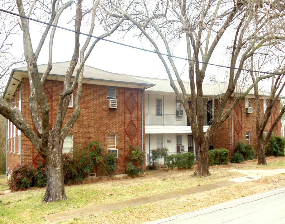 1201 N Elm St in Lancaster, TX - Building Photo