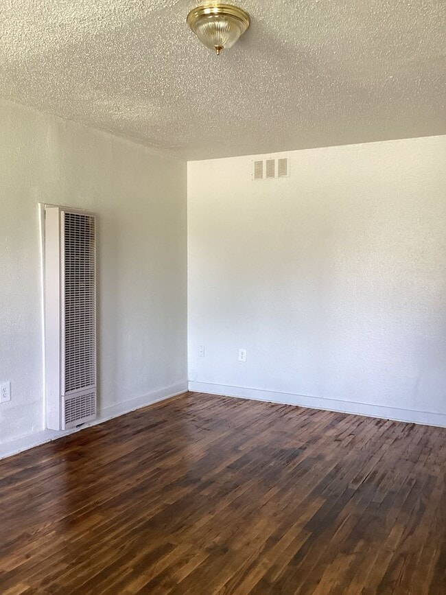 221 S Avenue J in Portales, NM - Building Photo - Building Photo