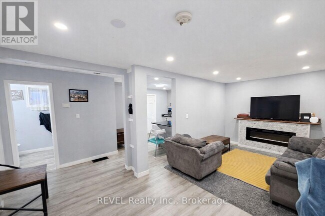 6222 Hawkins St in Niagara Falls, ON - Building Photo - Building Photo