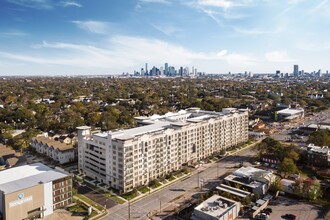 10X 15th Street Flats in Houston, TX - Building Photo - Building Photo