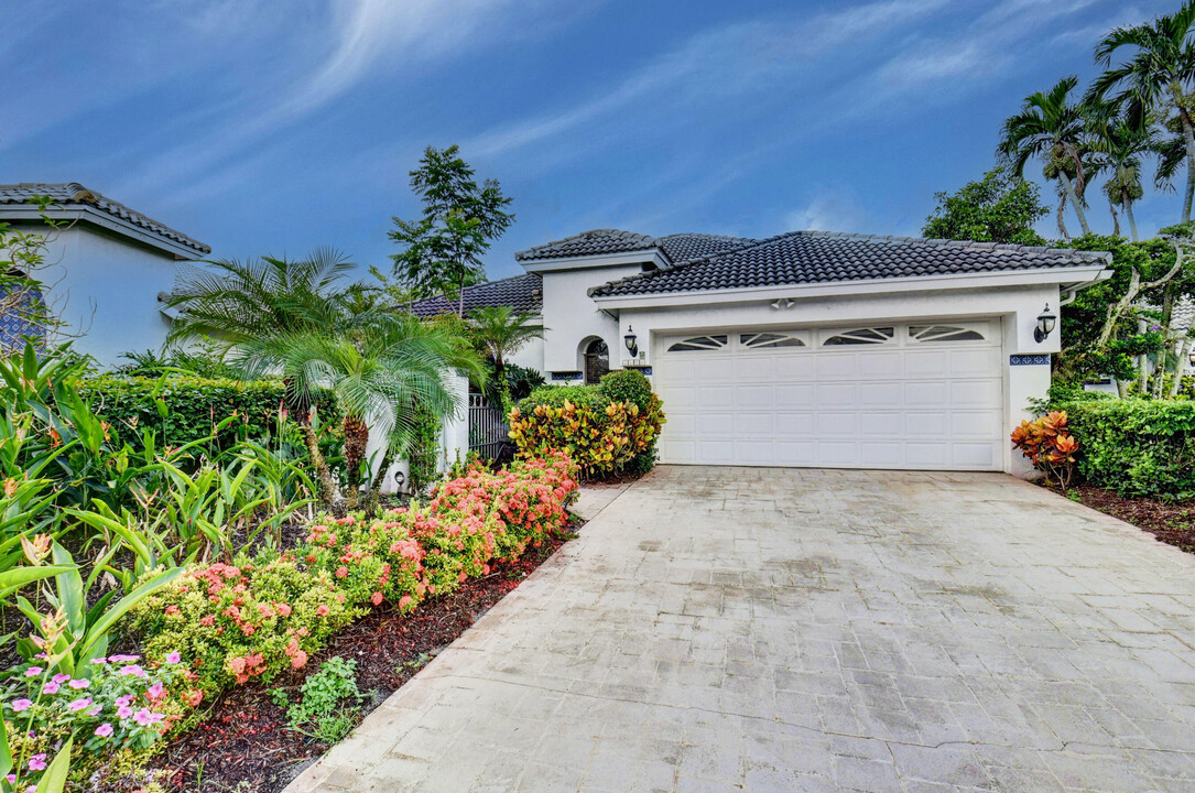 2106 NW 60th Cir in Boca Raton, FL - Foto de edificio