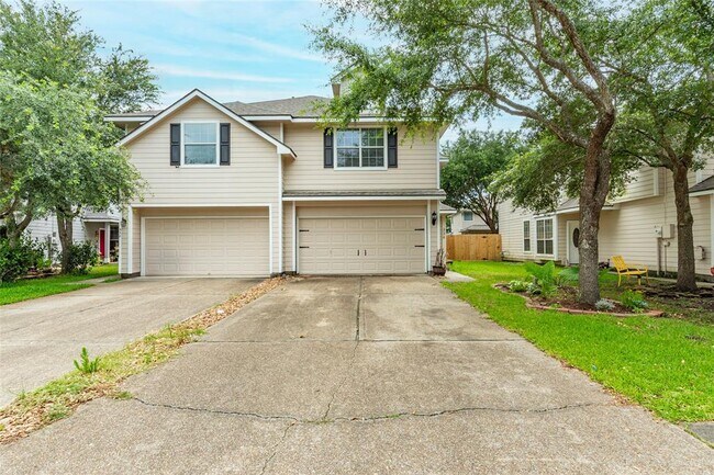 336 Capella Oaks Ln in Dickinson, TX - Building Photo - Building Photo
