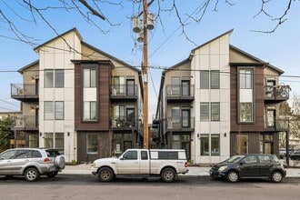 1111 SE Tenino St in Portland, OR - Building Photo - Building Photo
