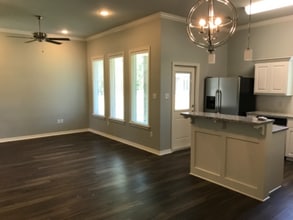 1737 Austin Dr in Tyler, TX - Foto de edificio - Building Photo
