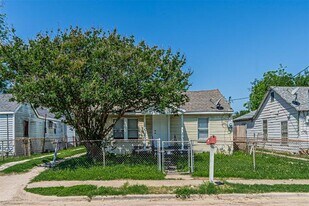 3213 Obenchain St in Dallas, TX - Building Photo