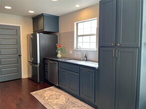 7018 Crosswood Dr in Austin, TX - Building Photo - Building Photo