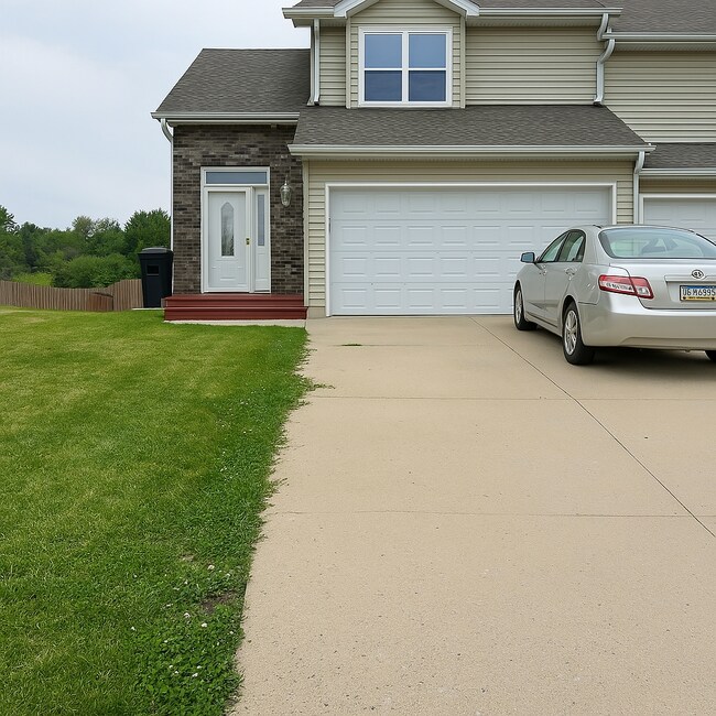 1355 Ozark Ridge in Coralville, IA - Building Photo - Building Photo