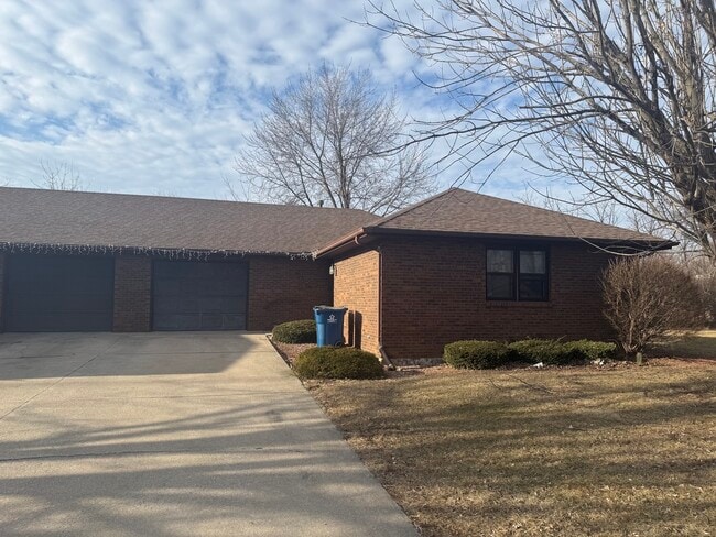315 Carriage Dr in Morris, IL - Building Photo - Building Photo