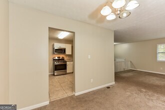 5869 Bobbin Ln in Lithonia, GA - Building Photo - Building Photo