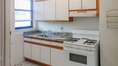 1952 W Winnemac Ave, Unit 3 in Chicago, IL - Building Photo - Building Photo