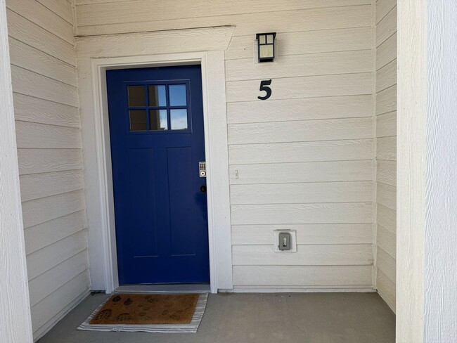 Beautiful Home in Windsor with Internet Included! in Windsor, CO - Building Photo - Building Photo
