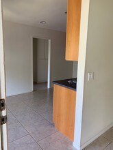 18541 Demion Ln, Unit C in Huntington Beach, CA - Building Photo - Building Photo