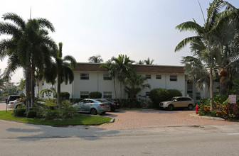 Wisteria Court in Fort Lauderdale, FL - Building Photo - Building Photo