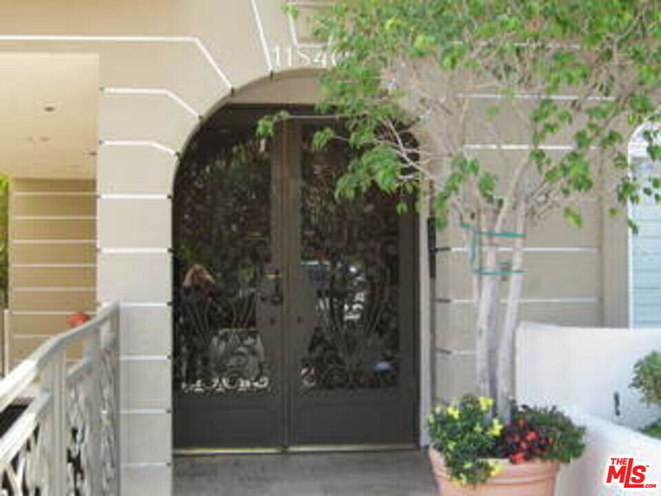 11840 Dorothy St-Unit -202 in Los Angeles, CA - Building Photo