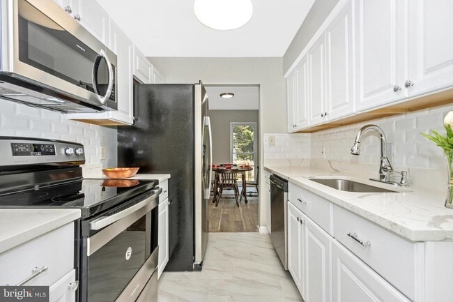 7429 Mill Run Dr in Derwood, MD - Building Photo - Building Photo