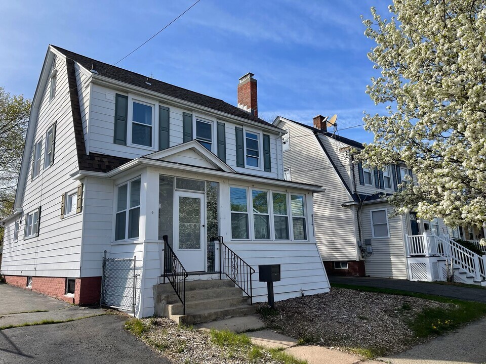 34 Alenier St in Hamden, CT - Foto de edificio