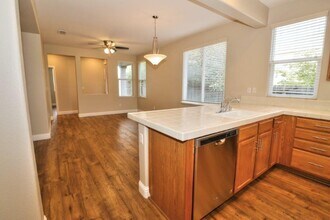 1224 Manza Cir in Roseville, CA - Building Photo - Building Photo