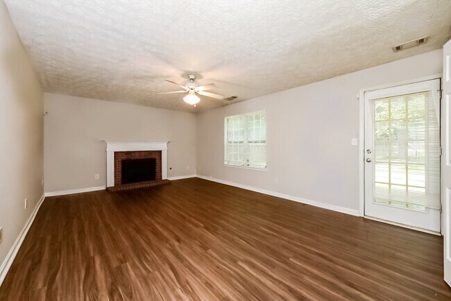 407 Montgomery Pl in Jonesboro, GA - Foto de edificio - Building Photo