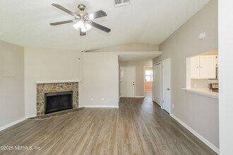 7453 Amandas Crossing Dr N in Jacksonville, FL - Building Photo - Building Photo