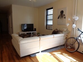 41 Carlton St, Unit 5 in Brookline, MA - Foto de edificio - Building Photo