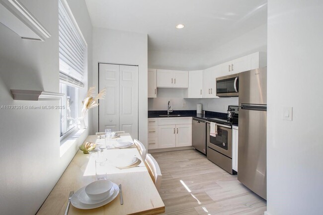 427 NW 34th St in Miami, FL - Building Photo - Building Photo