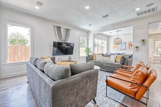 1352 Dorothy St in Houston, TX - Foto de edificio - Building Photo