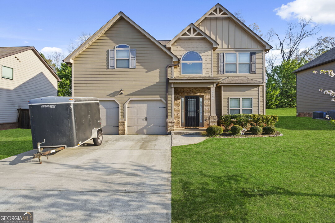 6870 Diamond Dr in Rex, GA - Building Photo