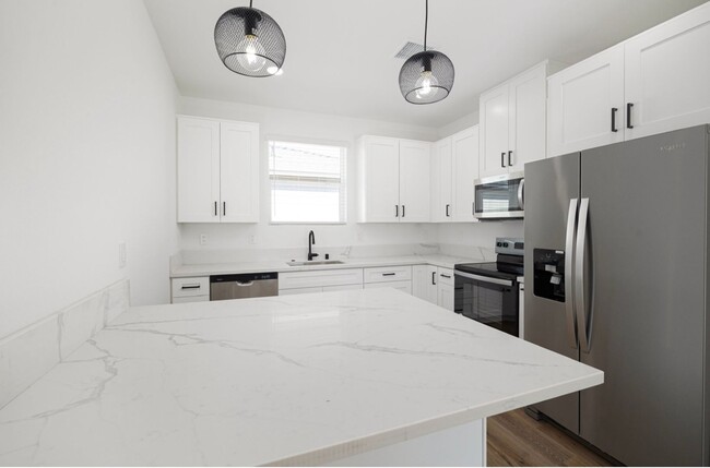 137 W Olive Dr in San Diego, CA - Building Photo - Building Photo
