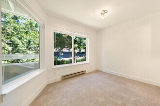 14334 126th Ave NE, Unit #B202 in Kirkland, WA - Building Photo - Building Photo