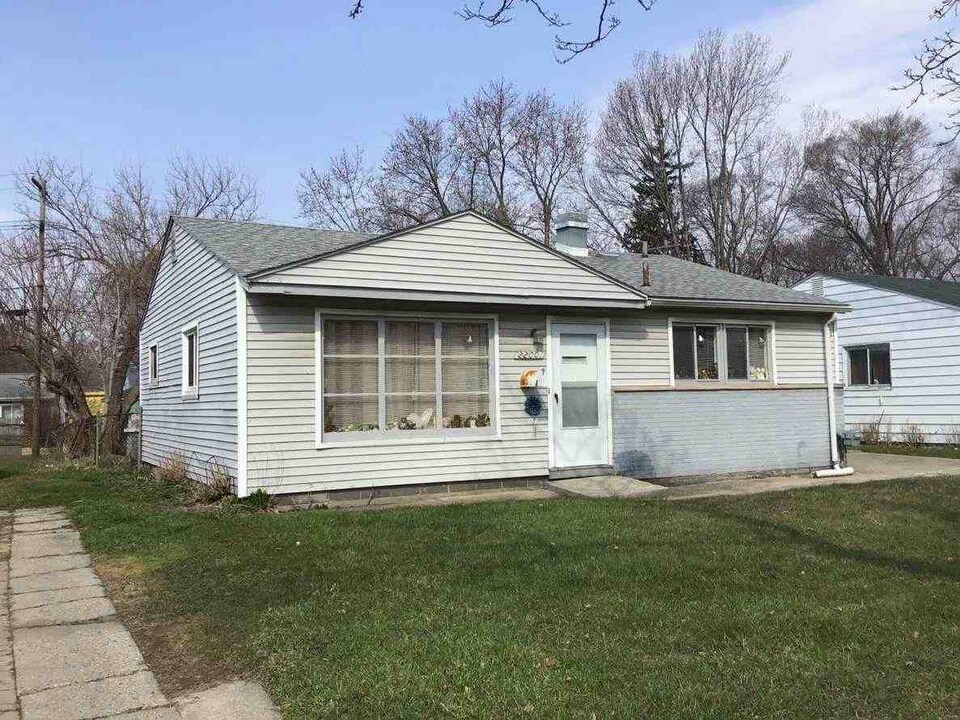 22001 Fern St Photo