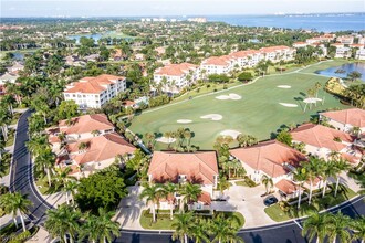 11066 Harbour Yacht Ct in Ft. Myers, FL - Foto de edificio - Building Photo