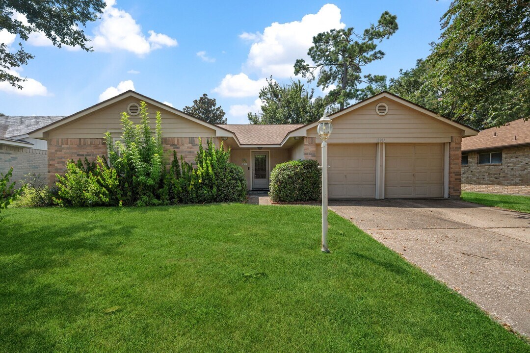 19907 Lions Gate Dr in Humble, TX - Building Photo