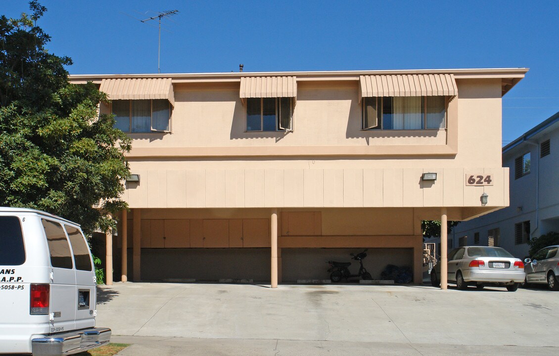 624 N Hayworth Ave in Los Angeles, CA - Building Photo